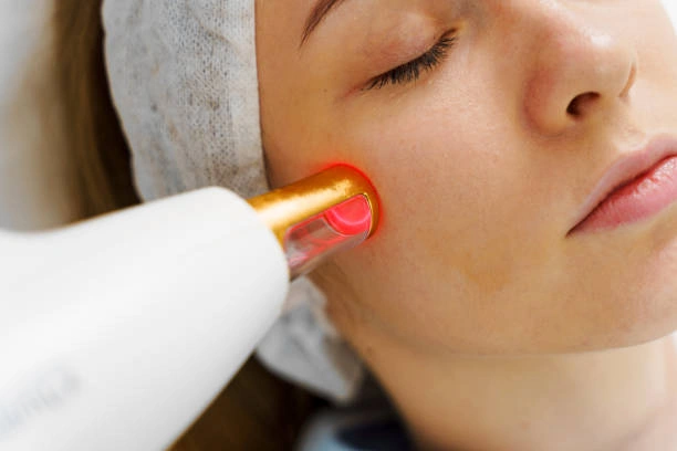 تنشيط الكولاجين للبشرة المُرهقة دون تدخل جراحي