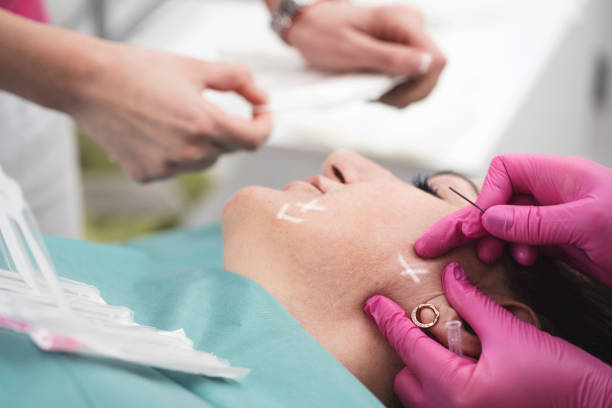 شد الوجه بدون جراحة التقنيات المستخدمة